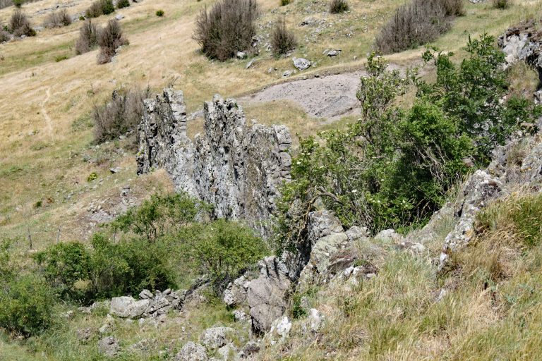 Dyke de basalte au Coulet de la Soulière découverte géologique Ardèche