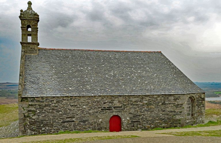 La chapelle Saint-Michel de Brasparts découverte géologique Finistère