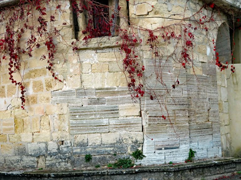 L'église de Mormoiron découverte géologique Ventoux Luberon 2023